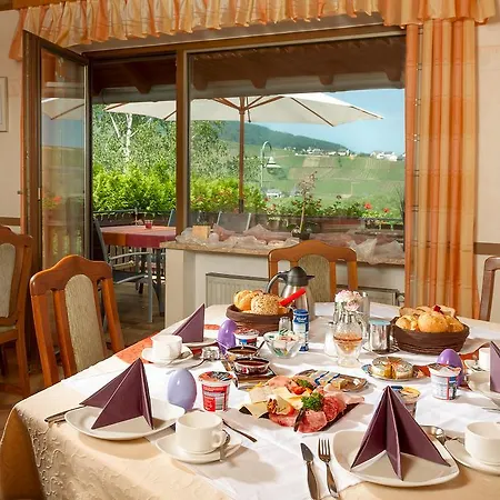 Und Weingut Moselblick 3* برونبيبيرغ